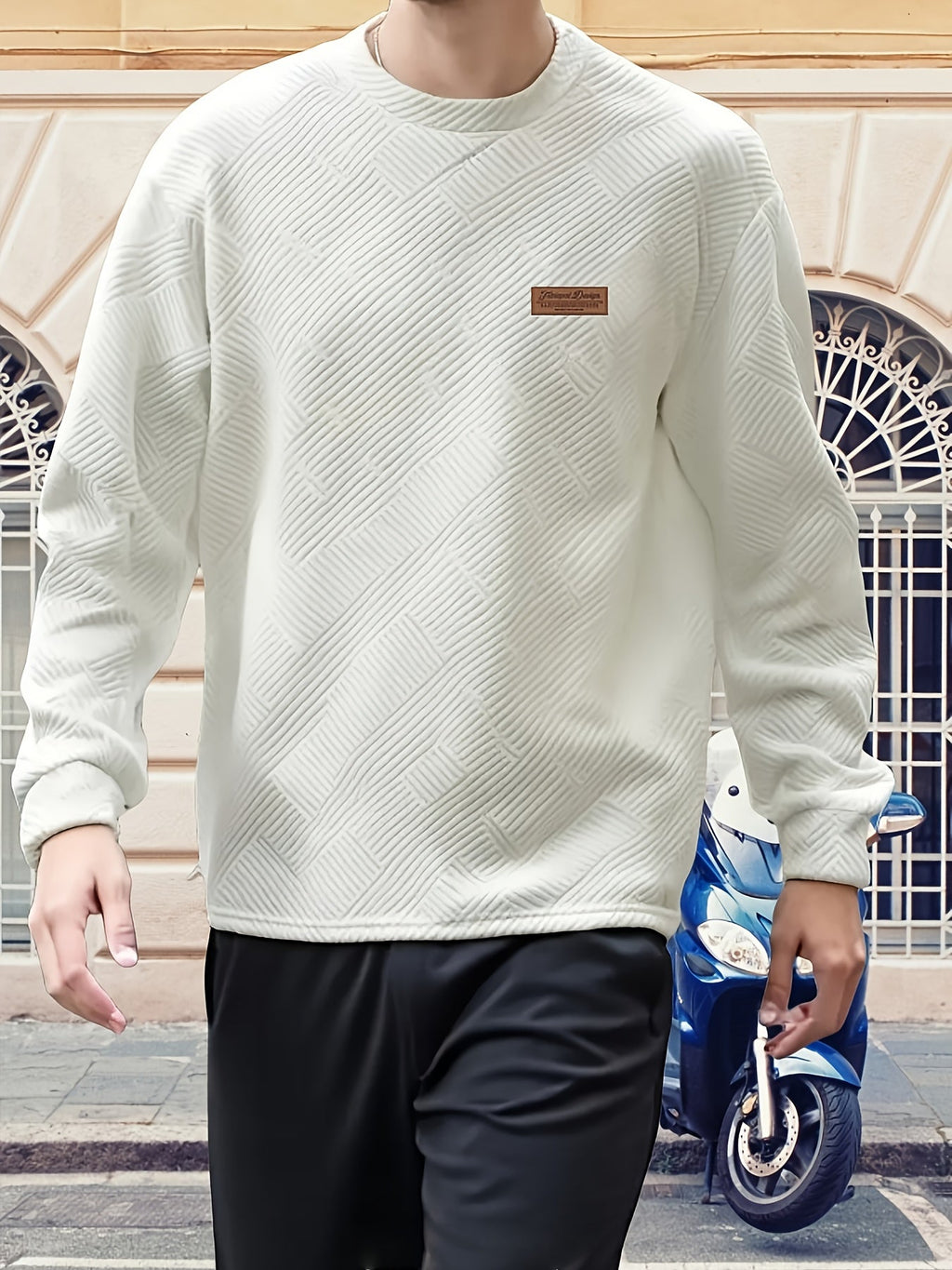 Men's textured crew neck sweatshirt with a relaxed everyday fit